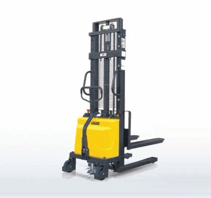 Empilhadeira semi elétrica: quando investir e onde comprar