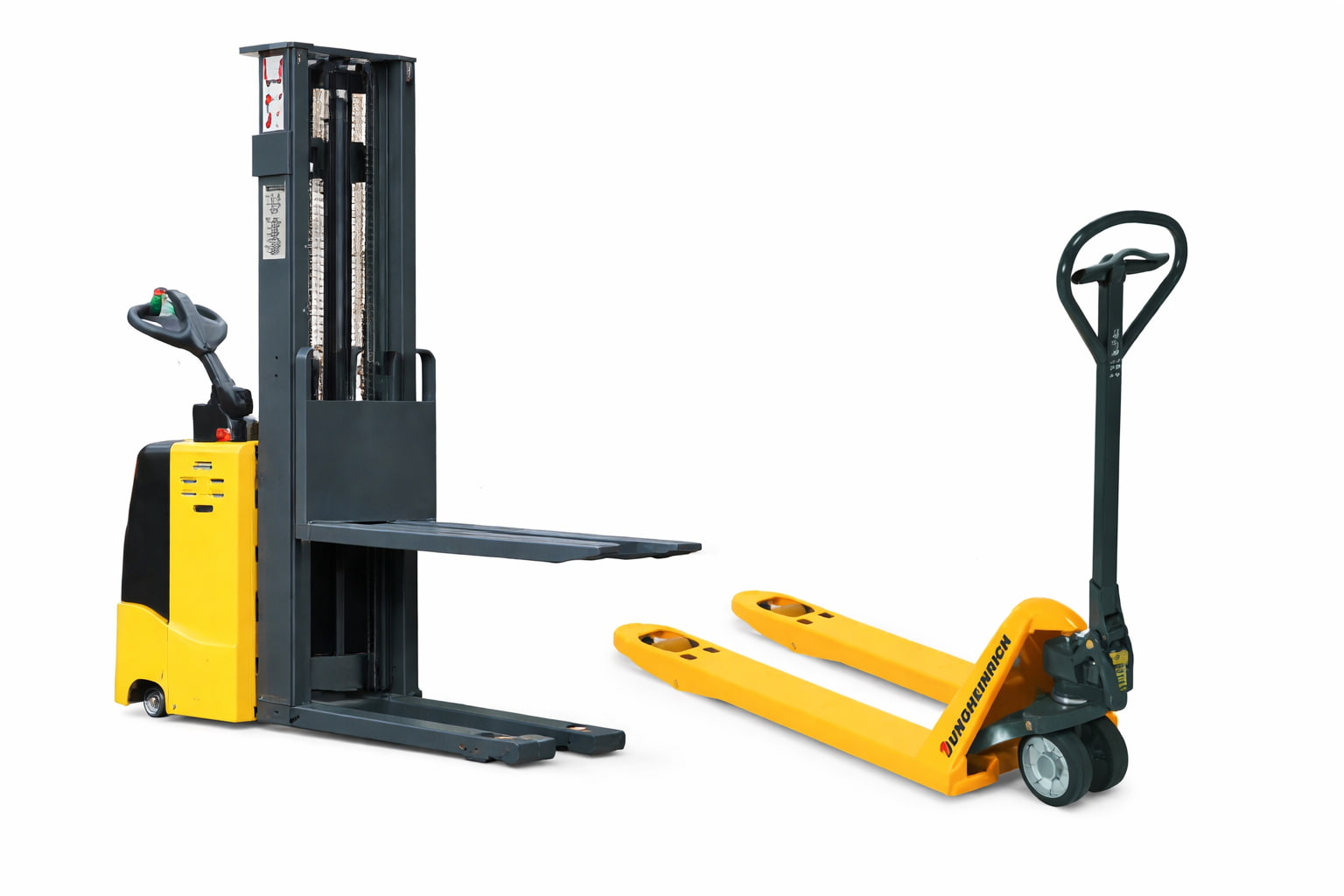 Como escolher entre empilhadeira e paleteira para o seu estoque